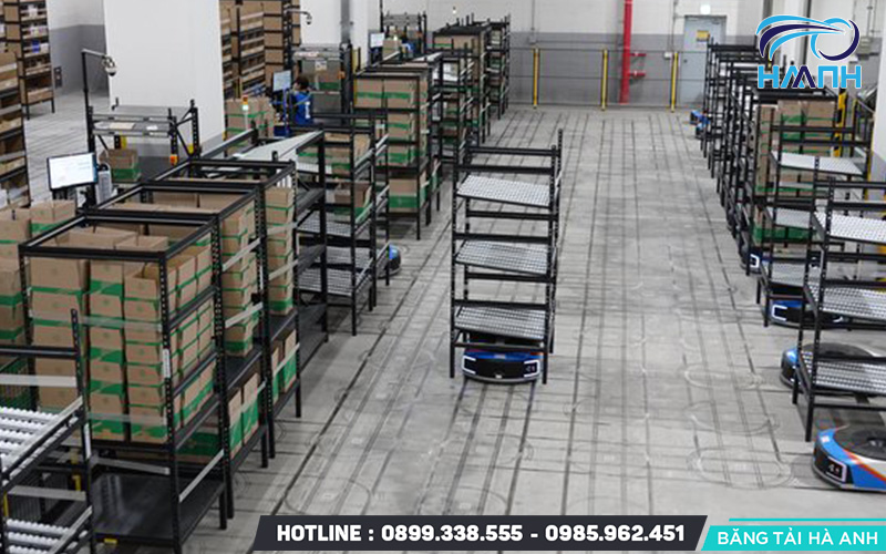Vận chuyển hàng hóa trong kho thông minh