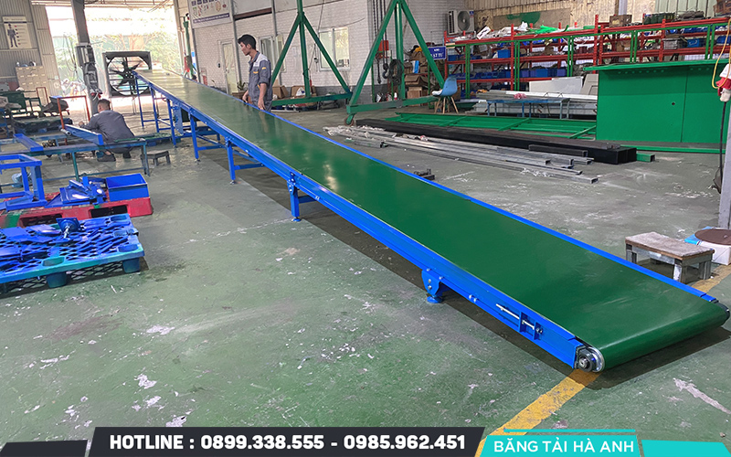 Băng tải nghiêng PVC dài 14 mét