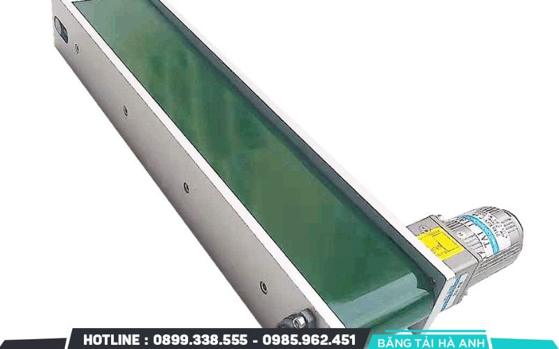 Băng tải mini là loại băng tải công nghiệp có kích thước nhỏ gọn, được thiết kế với chiều dài ngắn và bề rộng hẹp