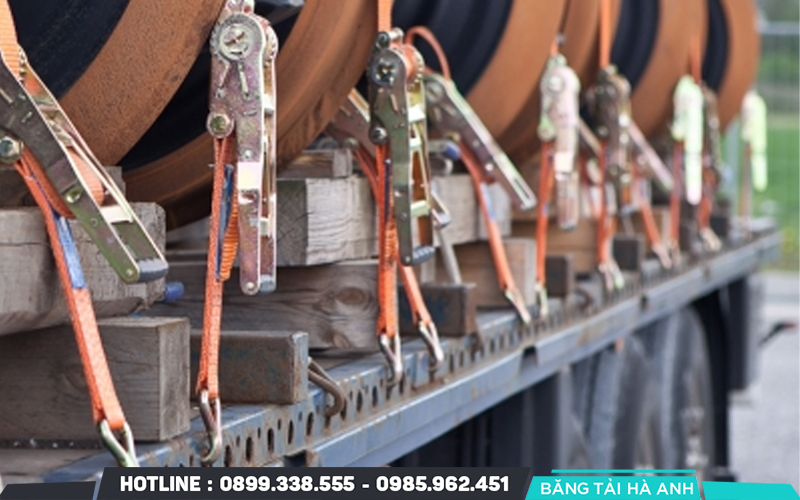 Dây thép, móc và khóa