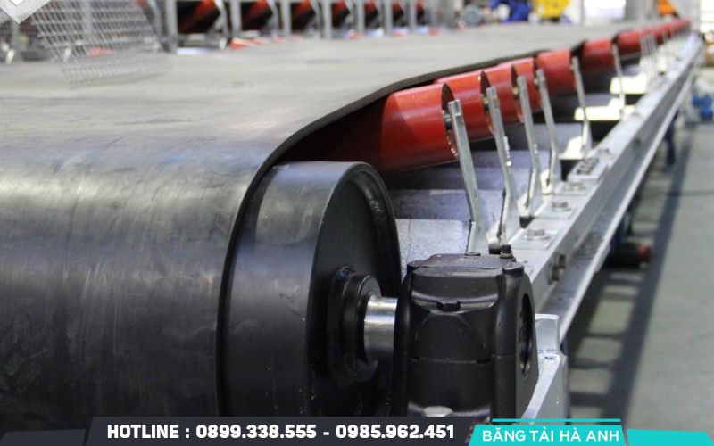 Khi thiết kế hệ thống băng tải, việc lựa chọn đúng loại phù hợp với nhu cầu sử dụng là yếu tố quan trọng