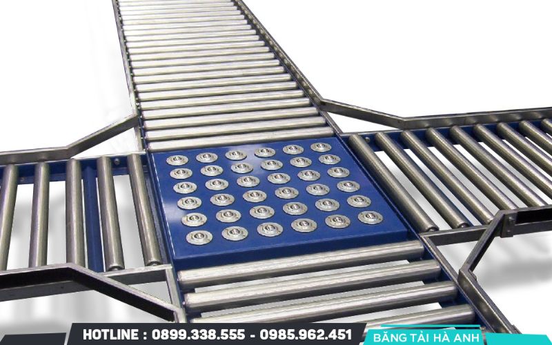 Băng tải chuyển hướng được thiết kế đặc biệt để thay đổi hướng di chuyển của sản phẩm