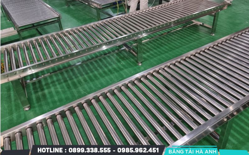 Băng tải con lăn thép được sử dụng trong ngành sản xuất, lắp giáp, logistics