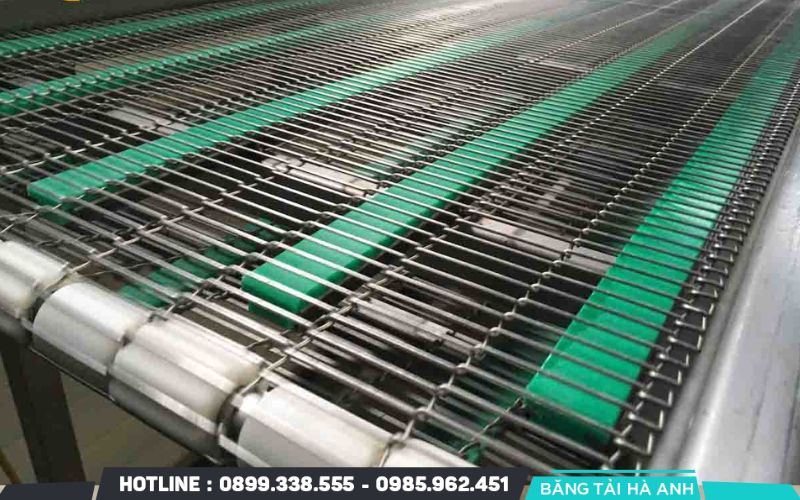 Băng tải lưới inox là loại băng tải công nghiệp sử dụng lưới làm từ thép không gỉ