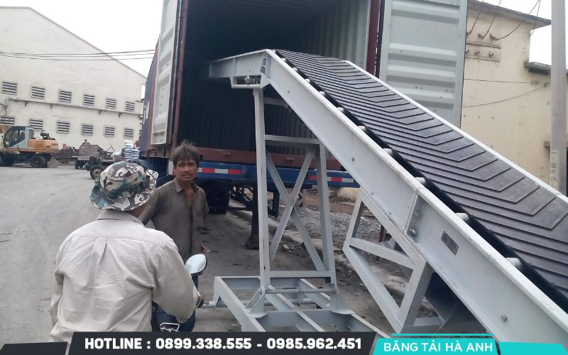Băng tải nâng hạ được thiết kế đa dạng để phù hợp với nhiều mục đích sử dụng khác nhau trong công nghiệp