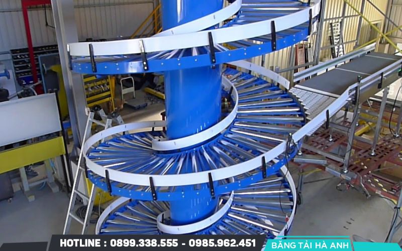Băng tải xoắn ốc có ưu điểm là giúp tiết kiệm diện tích mặt bằng nhà xưởng
