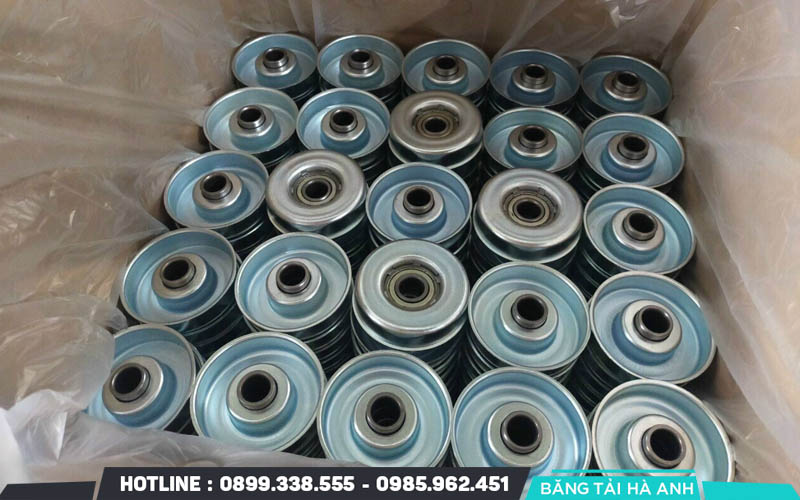Cốc bi con lăn băng tải là một bộ phận quan trọng trong hệ thống băng tải