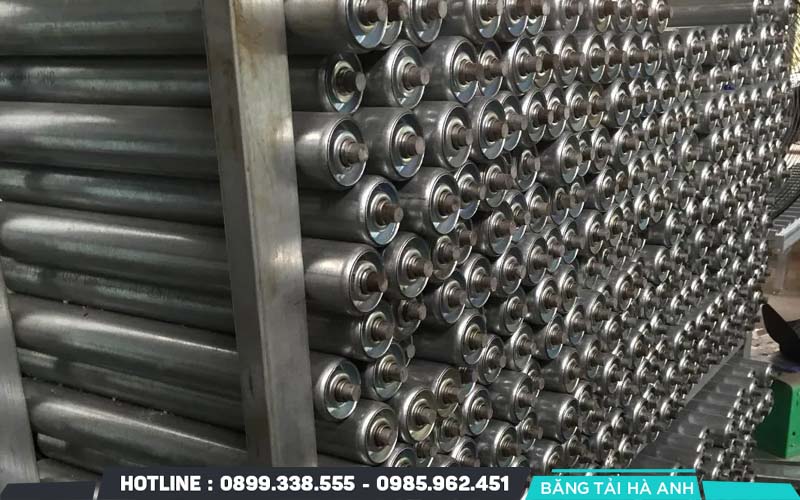 Thép carbon là loại vật liệu phổ biến trong sản xuất con lăn băng tải phi 60