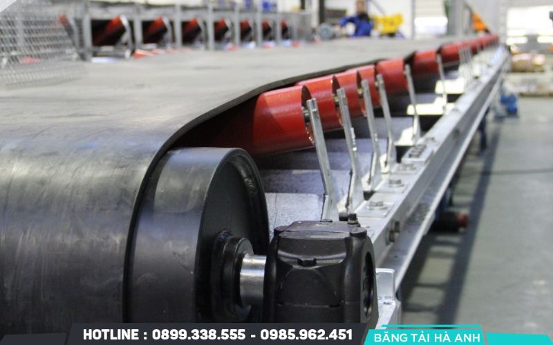 Băng tải cao su trơn là giải pháp vận chuyển đa năng, có mặt ở nhiều ngành công nghiệp khác nhau