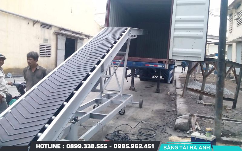 Cần lựa chọn đúng loại băng tải lên xe container dựa trên nhu cầu thực tế và đặc thù hàng hóa
