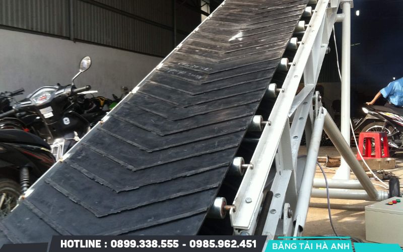 Băng tải cao su được làm từ cao su tự nhiên hoặc loại cao su tổng hợp