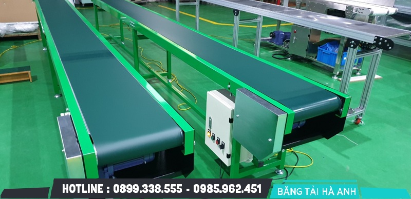 Băng tải PU có khả năng chịu nhiệt, kháng hóa chất nhẹ và vận hành êm ái
