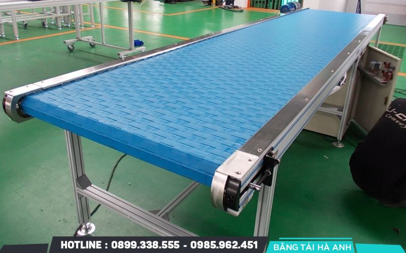 Băng tải xích nhựa có cấu tạo từ các mắt xích nhựa liên kết với nhau