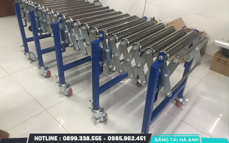 Băng tải con lăn được ứng dụng rộng rãi trong dây chuyền đóng gói, phân loại, kho vận