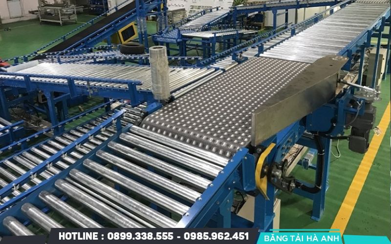 Ứng dụng băng tải con lăn trong dây chuyền sản xuất công nghiệp