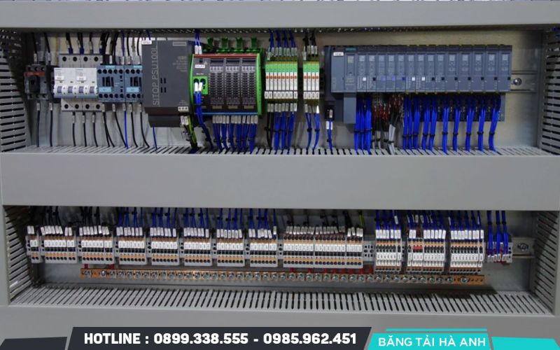 Phần mềm điều khiển giúp lập trình, giám sát và tối ưu hóa hoạt động của hệ thống tự động hóa