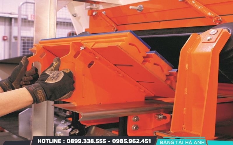 Bảo trì băng tải không đúng quy trình hoặc không thường xuyên