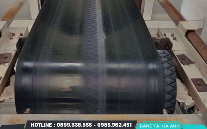 Băng tải cao su hỏng do bề mặt cao su bị ma sát liên tục