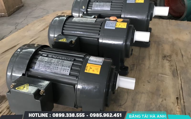 Chọn động cơ và bộ truyền động phù hợp với tải trọng băng tải