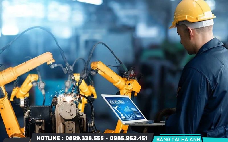 Robot công nghiệp giúp thay thế con người trong các công đoạn nguy hiểm