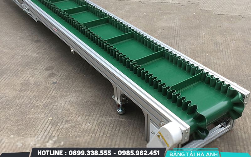 Băng tải tai bèo không chỉ mạnh về cấu tạo mà còn sở hữu nhiều ưu điểm vượt trội giúp nâng cao hiệu quả sản xuất