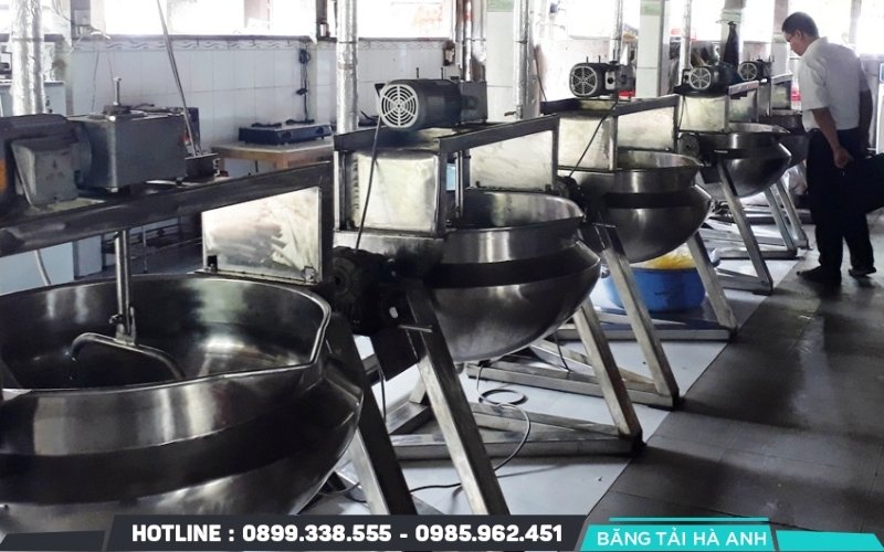 Máy có cánh khuấy tự động, đảm bảo hỗn hợp nước cốt dừa, đường và mạch nha được trộn đều