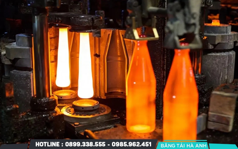 Quy trình sản xuất thủy tinh là sự kết hợp giữa các kỹ thuật hiện đại và sự chính xác trong từng công đoạn