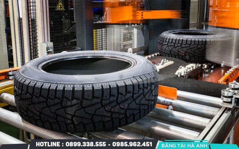 Hệ thống băng tải đảm bảo luồng vật liệu và sản phẩm được di chuyển liên tục