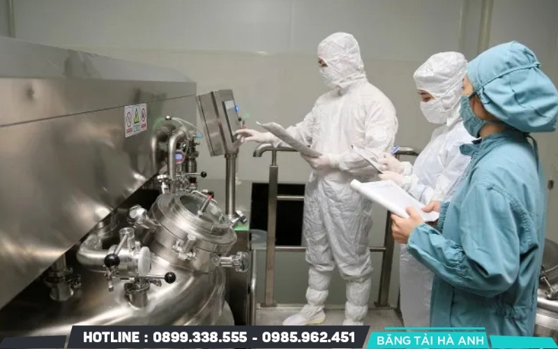 Các loại máy móc chuyên dụng giúp hỗn hợp kem mịn và đồng nhất, không bị tách lớp