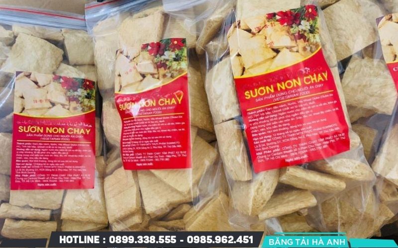Sườn non chay được đóng gói cẩn thận trong bao bì kín, có hút chân không