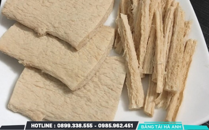 Nguyên liệu chính để làm sườn non chay là bột mì căn kết hợp với các nguyên liệu phụ