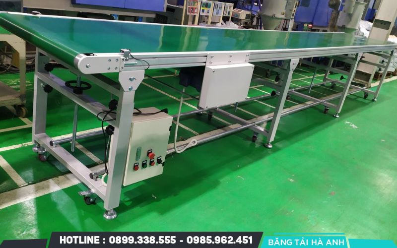 Băng tải belt thẳng là một trong những hệ thống băng tải công nghiệp phổ biến