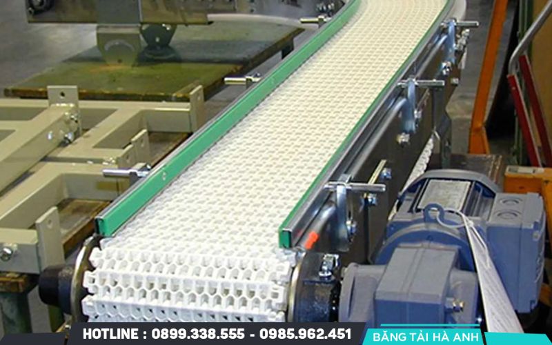 Băng tải xích nhựa modular thường được sử dụng trong các khu vực xử lý nguyên liệu ướt