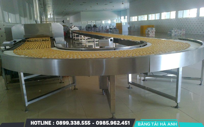 Băng tải trong ngành sản xuất bánh kẹo cần tuân thủ nghiêm ngặt các tiêu chuẩn vệ sinh an toàn thực phẩm
