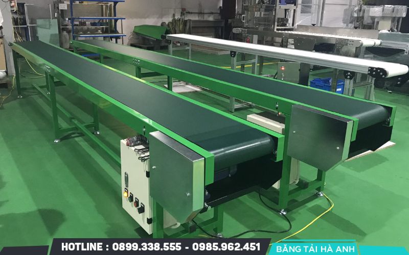 Băng tải đảm bảo vận chuyển liên tục với tốc độ ổn định theo lập trình, loại bỏ thời gian chết