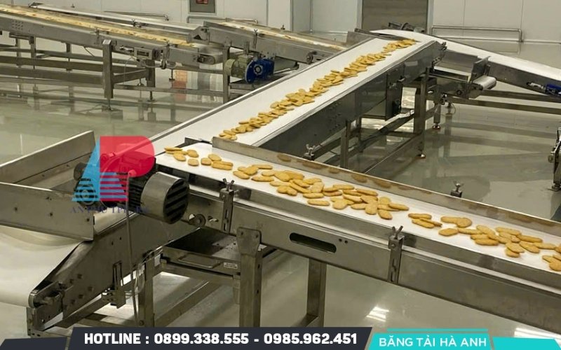 Dây chuyền sản xuất hiện đại sử dụng vật liệu inox không gỉ, đảm bảo vệ sinh