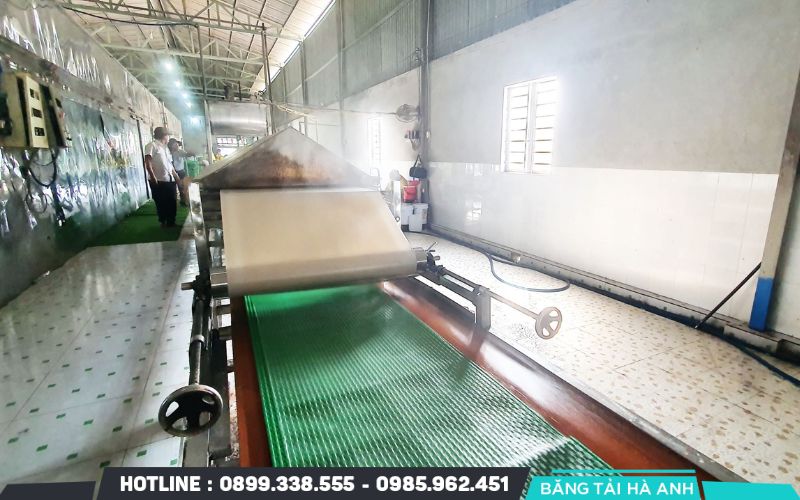 Máy tráng bánh tự động là trung tâm của dây chuyền sản xuất bánh tráng
