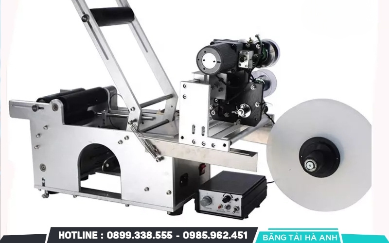 Thiết bị này giúp in thông tin sản xuất, hạn sử dụng hoặc mã vạch trực tiếp lên thân chai