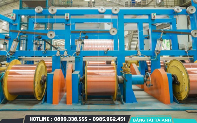 Công đoạn cuối cùng trong dây chuyền là cuộn dây gọn gàng, dán nhãn và đóng gói tự động