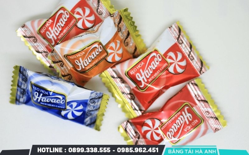 Kẹo sau khi ổn định được chuyển đến máy đóng gói