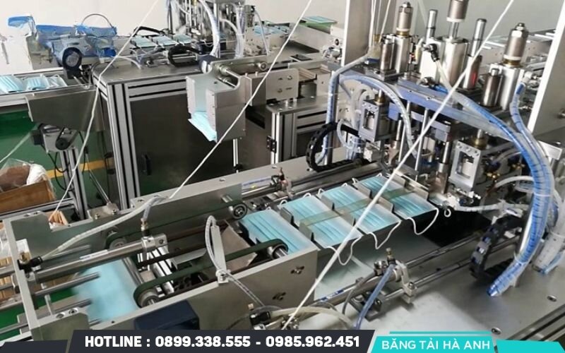 Dây chuyền còn có hệ thống an toàn tự động bao gồm nút dừng khẩn cấp, cơ chế ngắt điện khi quá tải