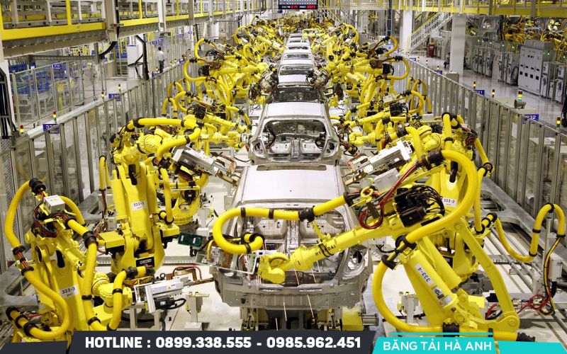 Dây chuyền sản xuất ô tô là một hệ thống tích hợp các thiết bị, máy móc tự động hoặc bán tự động