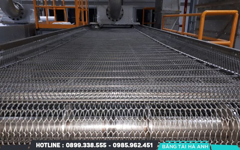 Băng tải inox được sử dụng trong sản xuất cháo ăn liền