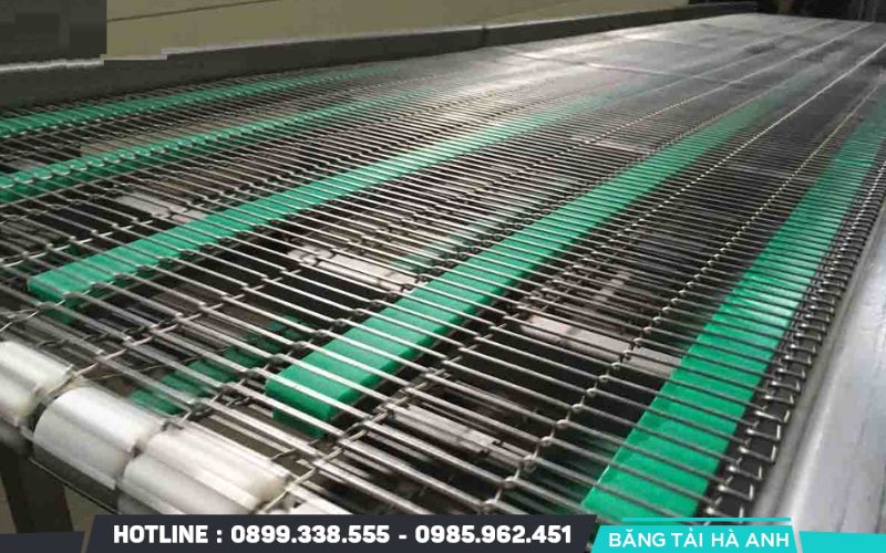 Băng tải chịu nhiệt có thể vận chuyển các vật liệu có nhiệt độ cao lên đến hơn 600°C