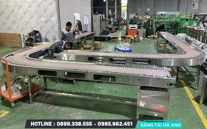 Băng tải xích dùng trong đóng gói chai, lọ, hộp