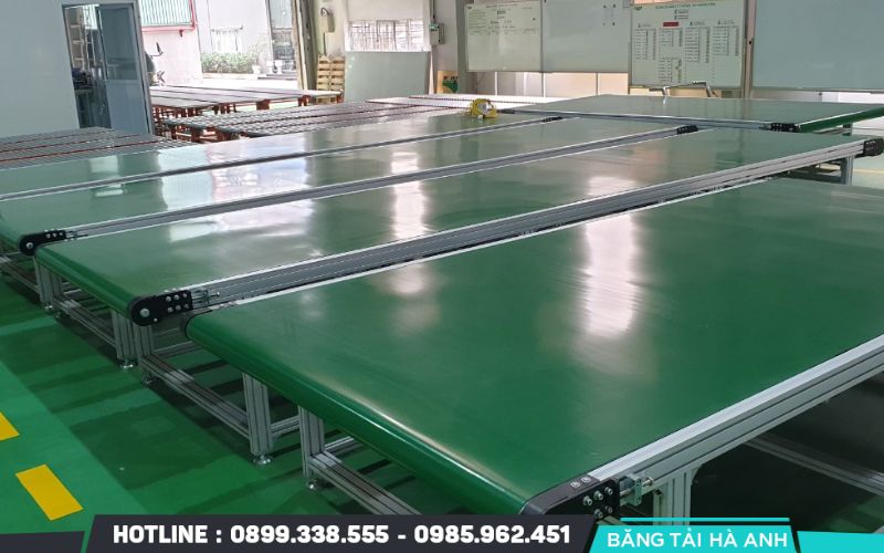 Băng tải PVC là một hệ thống băng tải công nghiệp với phần dây băng được làm từ chất liệu Polyvinyl Clorua