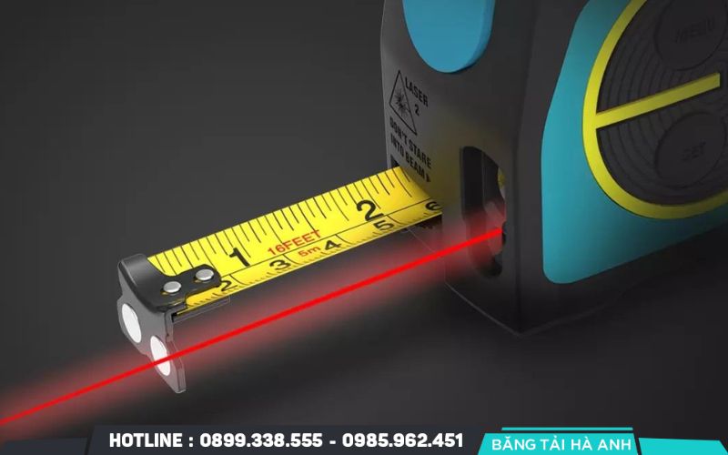 Thước cuộn và thước laser giúp xác định chiều dài và chiều rộng băng tải một cách trực quan