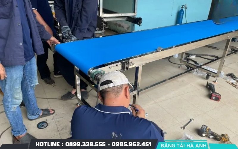 Đo dây băng tải đúng kích thước giúp dây băng mới vừa khít với hệ thống