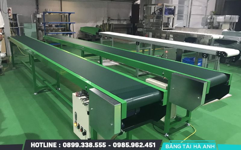 Băng tải dây đai là loại phổ biến phù hợp với nhiều loại sản phẩm đóng gói nhẹ đến trung bình