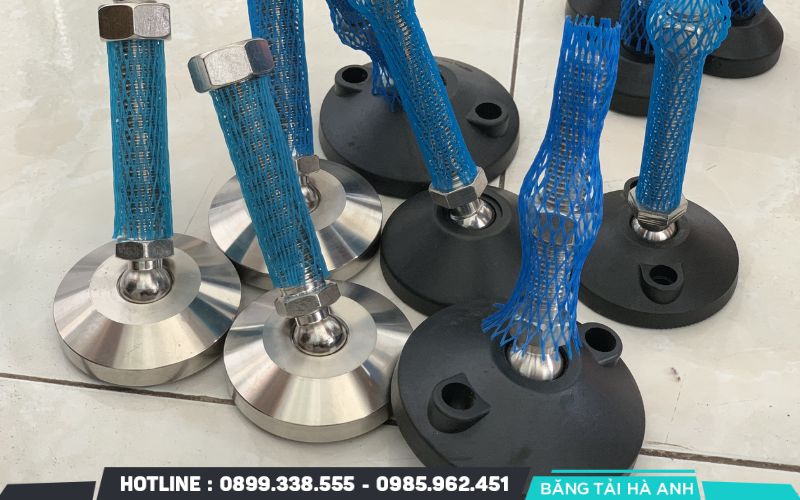 Xác định môi trường làm việc để lựa chọn chân chỉnh băng tải phù hợp